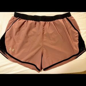 Women’s EXTRA LARGE XL Under Armour shorts
